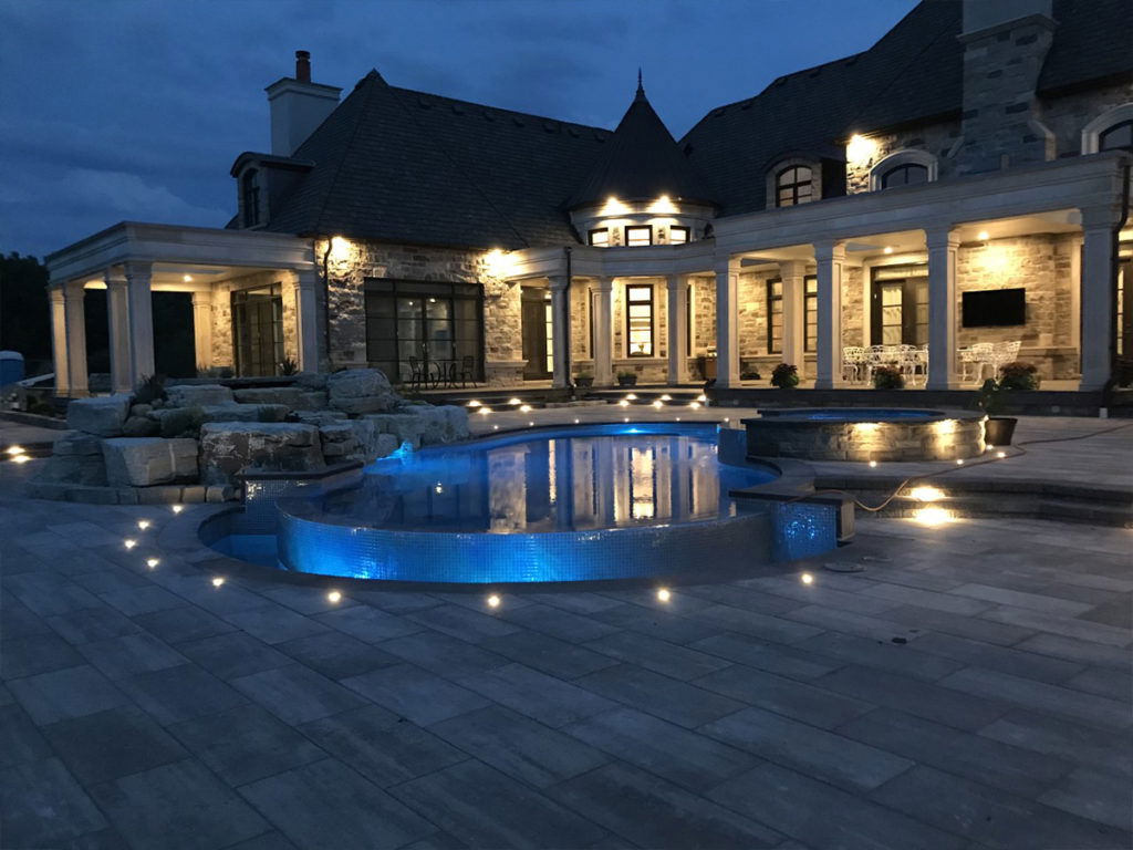 Stouffville Custom concrete Swimming Pool