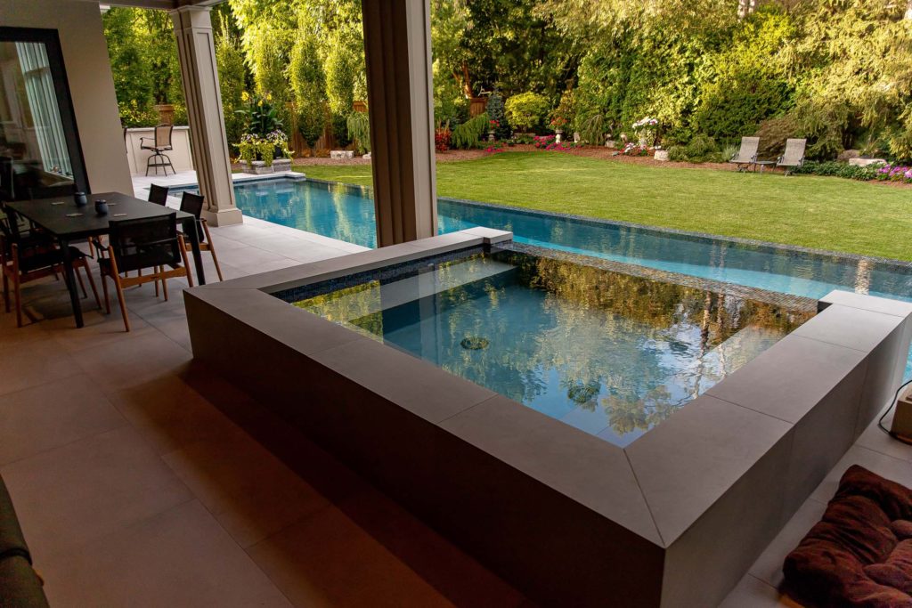 Toronto custom swimming pool